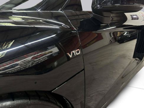 Used 2017 Audi R8 V10 w/ Carbon Exterior Package AWD/4WD image 31