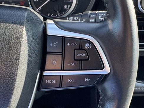 Used 2024 Toyota Highlander LE image 16