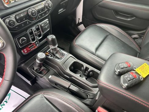 Used 2023 Jeep Gladiator Rubicon w/ LED Lighting Group AWD/4WD image 18