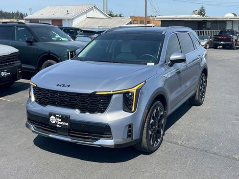 Certified 2025 Kia Sorento EX w/ Panoramic Sunroof Package AWD/4WD image 3