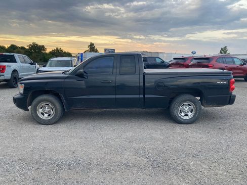 Used 2010 Dodge Dakota ST AWD/4WD image 3