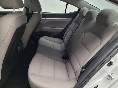 Used 2019 Hyundai Elantra SE image 18