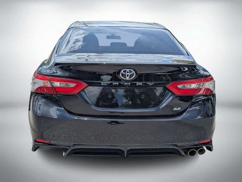 Used 2018 Toyota Camry SE w/ Convenience Package FWD image 4