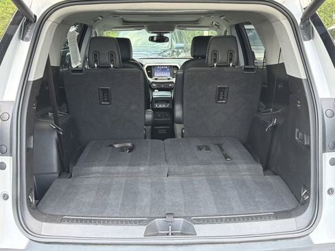Used 2019 GMC Acadia SLT AWD/4WD image 16