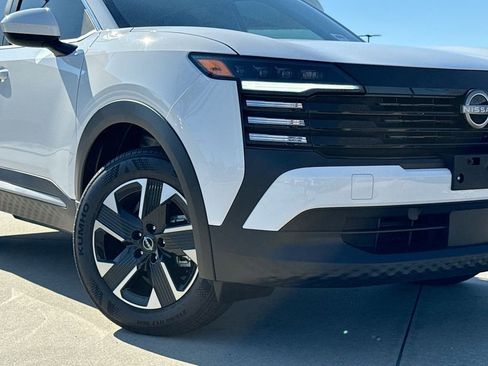 Used 2025 Nissan Kicks SV image 9