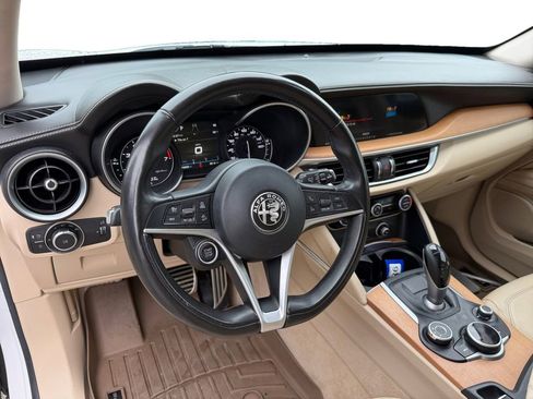 Used 2018 Alfa Romeo Stelvio Ti Lusso AWD/4WD image 6