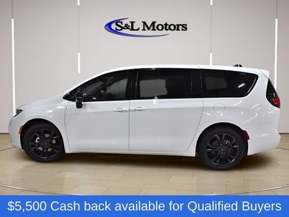 New 2026 Chrysler Pacifica Select