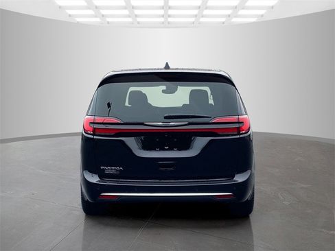 New 2026 Chrysler Pacifica Select image 8