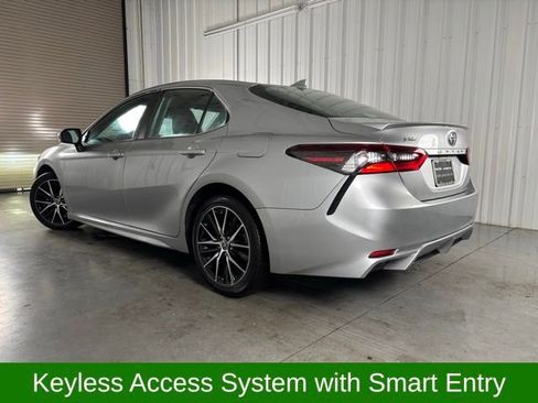 Used 2024 Toyota Camry SE image 5