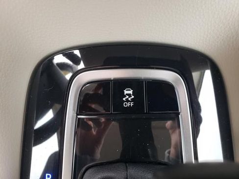 Used 2026 Toyota Corolla LE FWD image 19