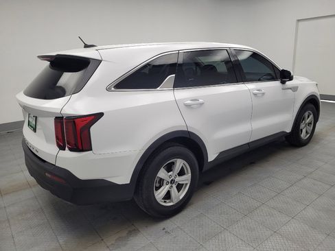 Used 2022 Kia Sorento LX image 9