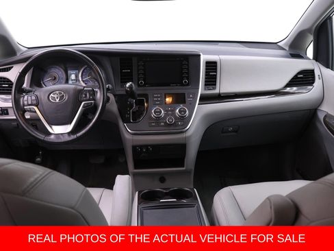 Used 2019 Toyota Sienna XLE image 4
