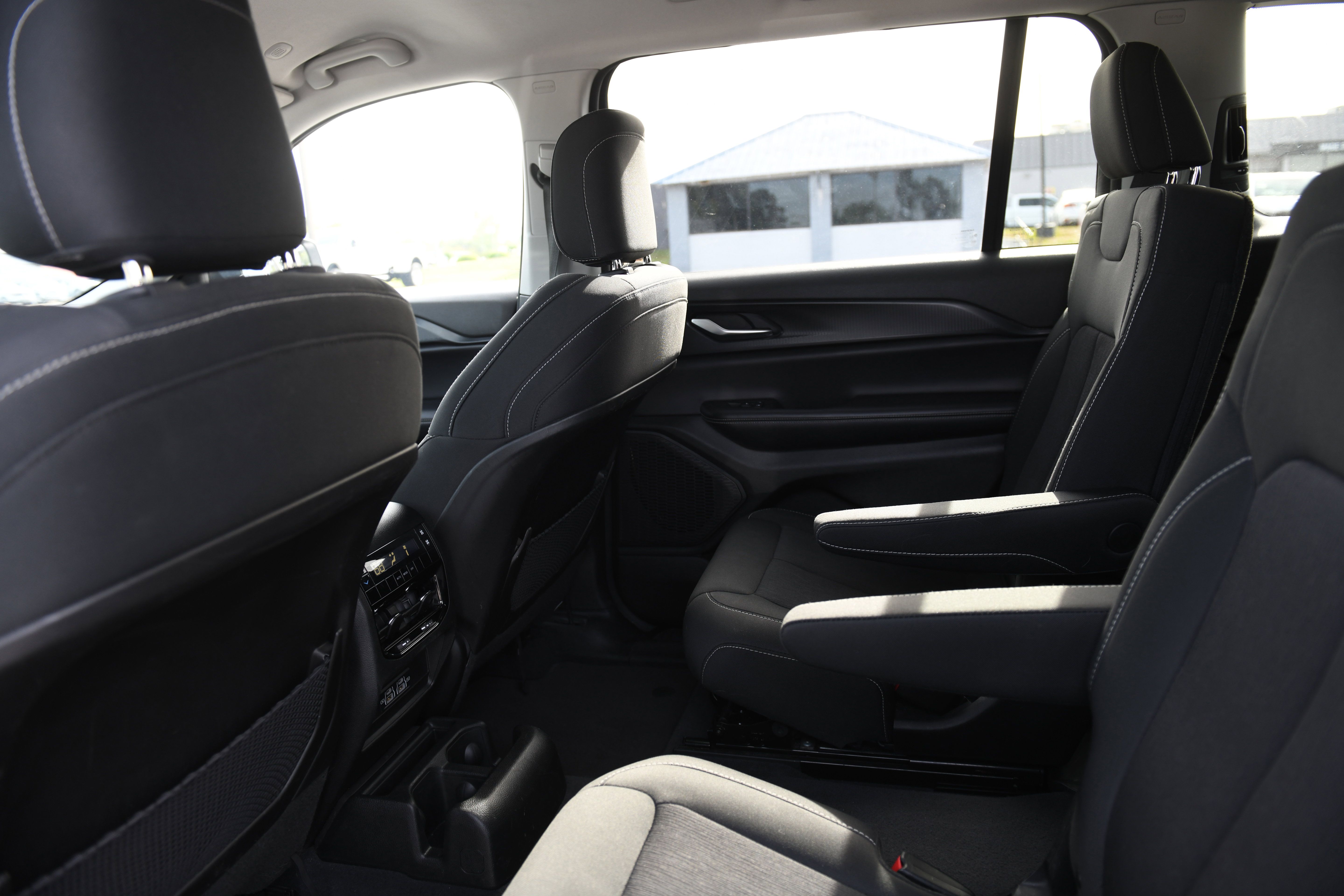 Used 2023 Jeep Grand Cherokee L Laredo RWD image 14