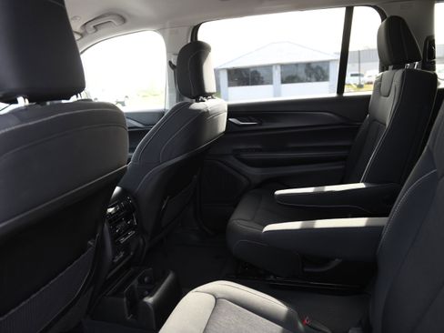 Used 2023 Jeep Grand Cherokee L Laredo RWD image 14