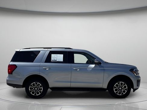 Used 2024 Ford Expedition XLT image 2