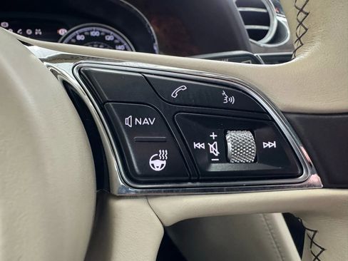 Used 2017 Bentley Bentayga image 40