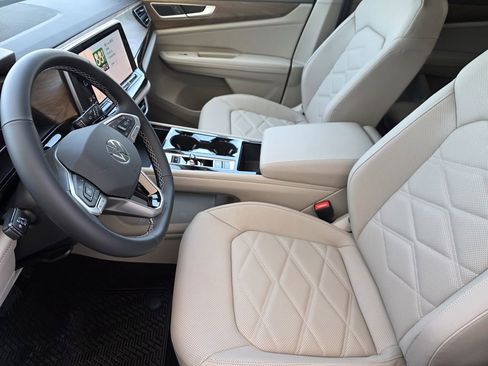 Used 2026 Volkswagen Atlas SE image 9