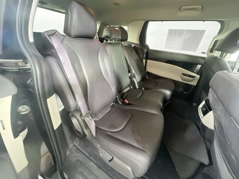 Used 2024 Kia Carnival EX FWD image 27