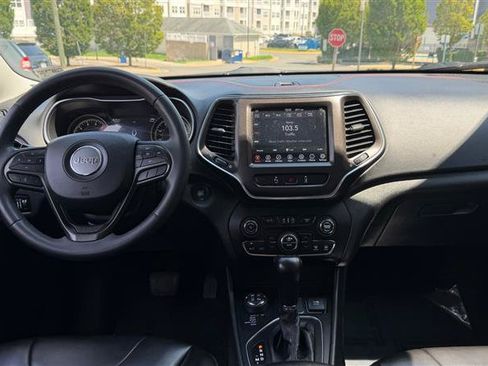 Used 2021 Jeep Cherokee Trailhawk AWD/4WD image 23
