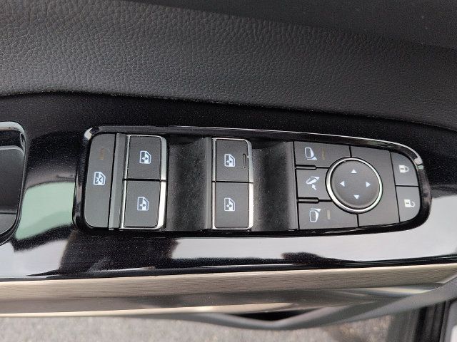 Used 2025 Nissan Pathfinder Platinum w/ Black Appearance Package AWD/4WD image 18