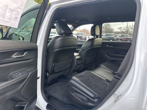 Used 2024 Jeep Grand Cherokee L Laredo image 24