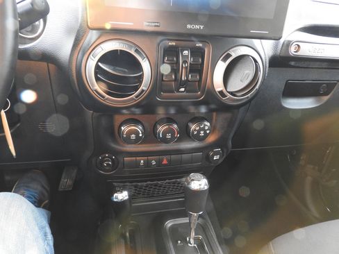 Used 2015 Jeep Wrangler Unlimited Sport w/ Quick Order Package 24S image 12