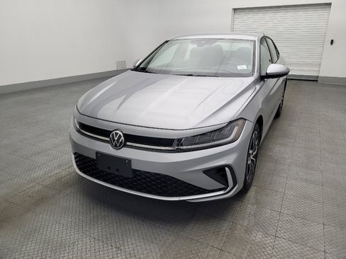 Used 2025 Volkswagen Jetta SE image 15
