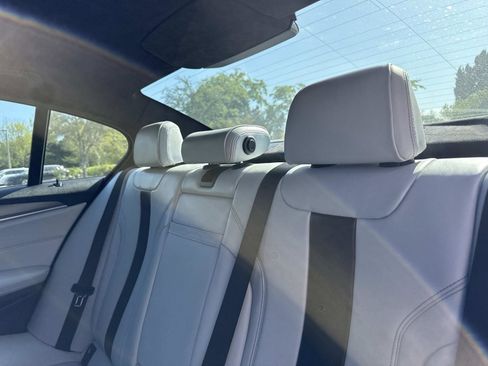 Used 2021 BMW M5 image 14