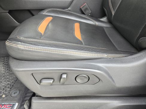 Used 2024 GMC Sierra 2500 AT4 image 28