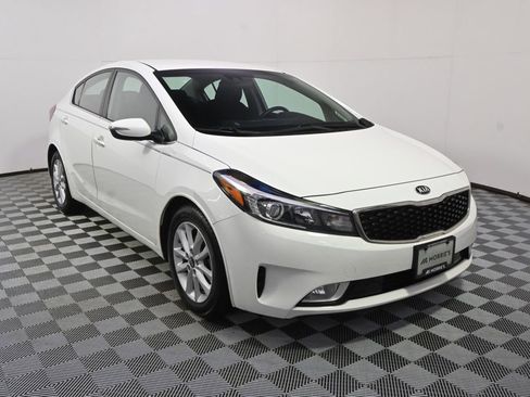 Used 2017 Kia Forte S w/ S Technology Package image 9