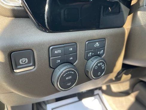 Used 2023 Chevrolet Silverado 1500 LT AWD/4WD image 18