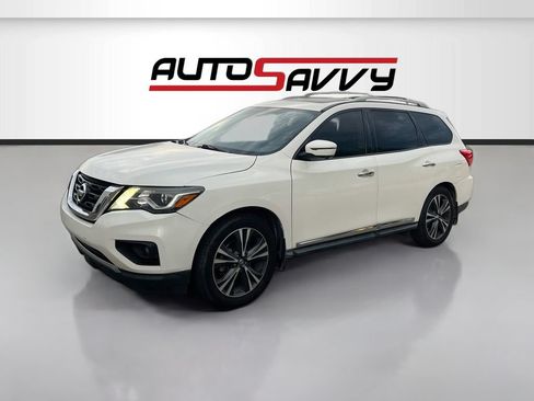 Used 2020 Nissan Pathfinder Platinum FWD image 3