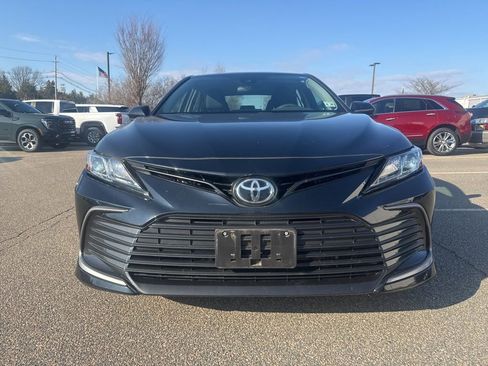 Used 2021 Toyota Camry LE image 2