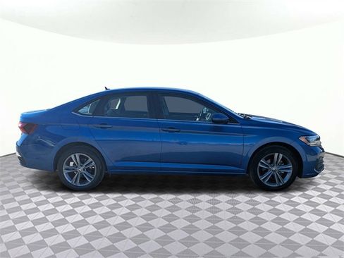 Used 2024 Volkswagen Jetta SE image 2