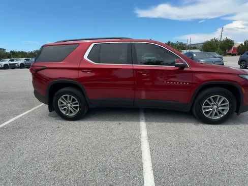 Used 2023 Chevrolet Traverse LT AWD/4WD image 2