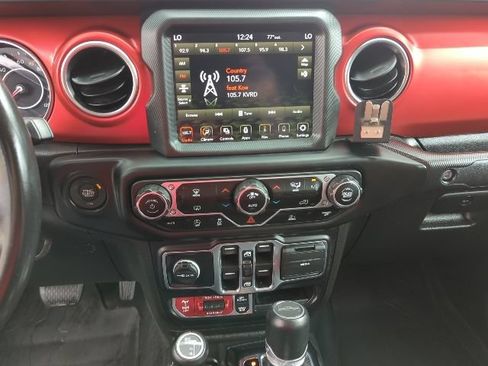 Used 2022 Jeep Gladiator Rubicon w/ Trailer Tow Package AWD/4WD image 9