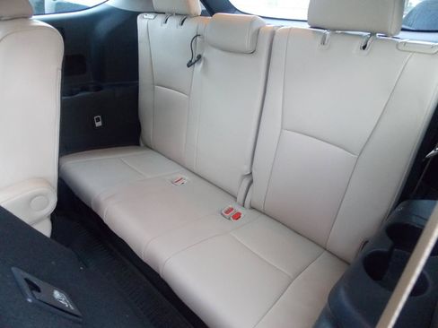Used 2023 Toyota Highlander Limited FWD image 17