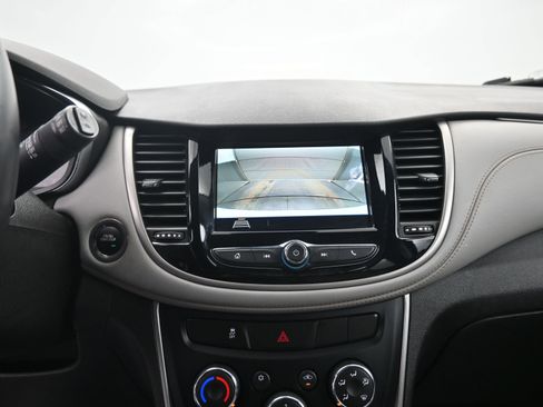 Used 2019 Chevrolet Trax LT w/ LT Convenience Package image 13