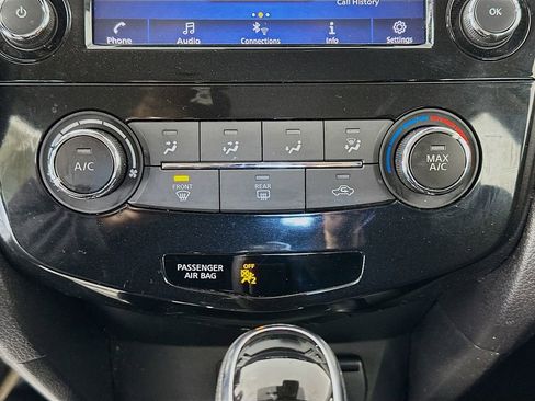 Used 2022 Nissan Rogue Sport S image 15