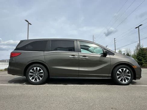Used 2023 Honda Odyssey EX-L image 3