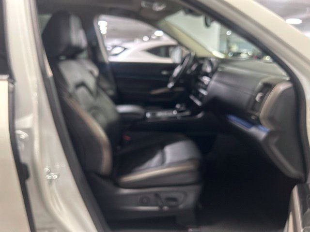 Used 2024 Nissan Pathfinder Platinum AWD/4WD image 30