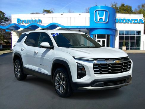 Used 2025 Chevrolet Equinox LT w/ Safety and Technology Package FWD image 1