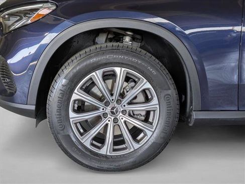 Used 2024 Mercedes-Benz GLC 300 4MATIC image 23