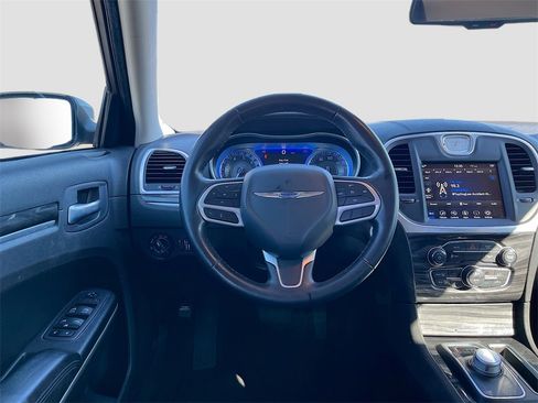 Used 2022 Chrysler 300 Touring L image 21