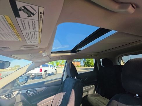 Used 2015 Nissan Rogue SV w/ SV Moonroof Package AWD/4WD image 15