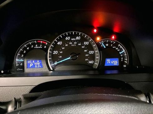 Used 2013 Toyota Camry LE image 21