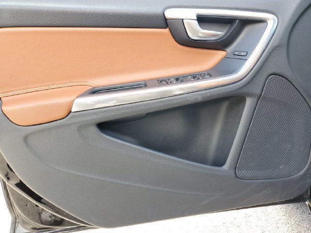 Used 2015 Volvo V60 T5 Platinum FWD image 23