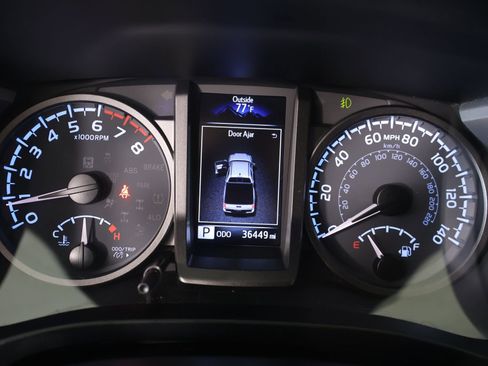 Used 2023 Toyota Tacoma TRD Off-Road w/ TRD Premium Off Road Package AWD/4WD image 4