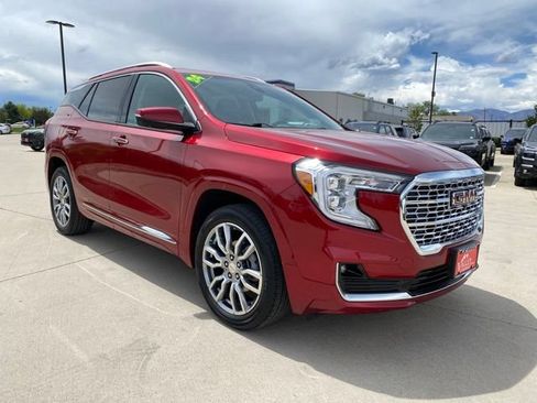 Used 2024 GMC Terrain Denali w/ Denali Premium Package AWD/4WD image 7