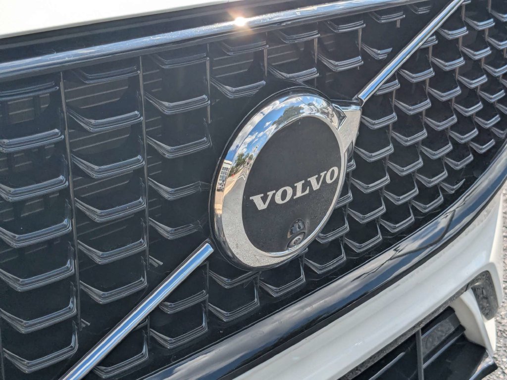 Used 2024 Volvo XC60 B5 Plus w/ Protection Package Premier AWD/4WD image 11